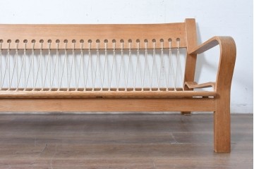 デンマークヴィンテージ　GETAMA(ゲタマ)　Hans J. Wegner(ハンス・J・ウェグナー)　GE671　曲げ木のアームが特徴的な3人掛けソファ　(R-088643)