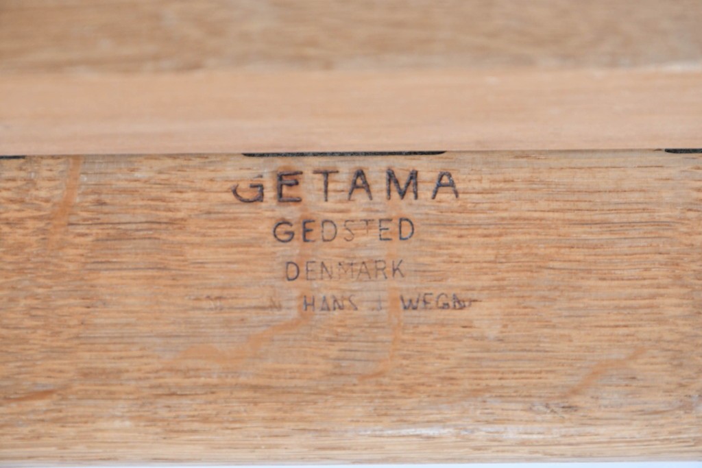 デンマークヴィンテージ　GETAMA(ゲタマ)　Hans J. Wegner(ハンス・J・ウェグナー)　GE671　曲げ木のアームが特徴的な3人掛けソファ　(R-088643)