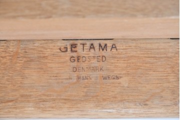 デンマークヴィンテージ　GETAMA(ゲタマ)　Hans J. Wegner(ハンス・J・ウェグナー)　GE671　曲げ木のアームが特徴的な3人掛けソファ　(R-088643)