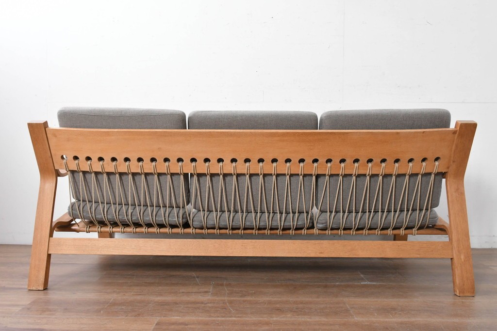 デンマークヴィンテージ　GETAMA(ゲタマ)　Hans J. Wegner(ハンス・J・ウェグナー)　GE671　曲げ木のアームが特徴的な3人掛けソファ　(R-088643)
