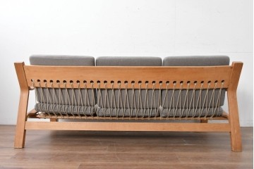 デンマークヴィンテージ　GETAMA(ゲタマ)　Hans J. Wegner(ハンス・J・ウェグナー)　GE671　曲げ木のアームが特徴的な3人掛けソファ　(R-088643)