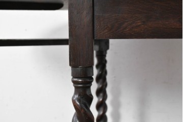 イギリスアンティーク　美品　オーク材　ツイストレッグがあしらわれた優雅なデザインのゲートレッグテーブル　(R-088644)
