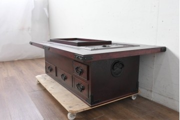 中古　美品　岩谷堂箪笥　桜木作(桜木家具店)　重厚な金具と深みのある木肌が魅力の長火鉢　(R-088645)
