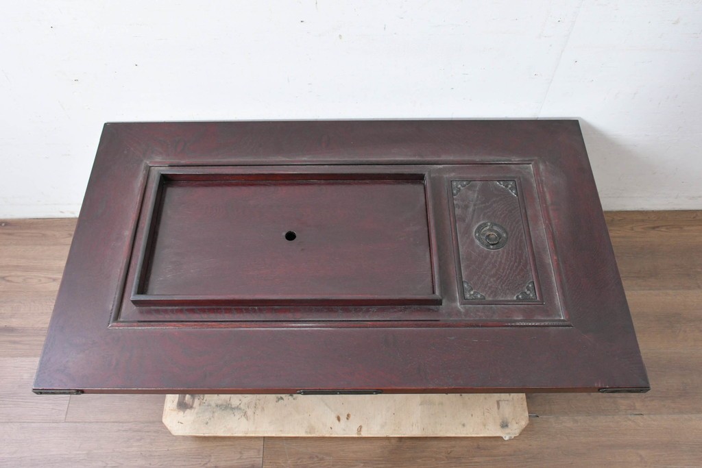 中古　美品　岩谷堂箪笥　桜木作(桜木家具店)　重厚な金具と深みのある木肌が魅力の長火鉢　(R-088645)