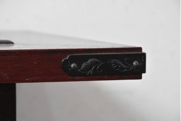 中古　美品　岩谷堂箪笥　桜木作(桜木家具店)　重厚な金具と深みのある木肌が魅力の長火鉢　(R-088645)