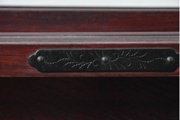 中古　美品　岩谷堂箪笥　桜木作(桜木家具店)　重厚な金具と深みのある木肌が魅力の長火鉢　(R-088645)