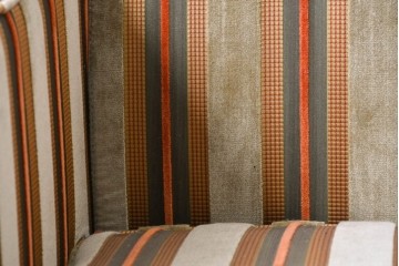 新古　展示品　超美品　特注オーダー品のレトロな一人掛けソファ　制作費約13万円　(R-088646)