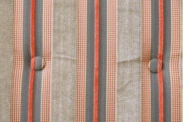 新古　展示品　超美品　特注オーダー品のレトロな一人掛けソファ　制作費約13万円　(R-088646)