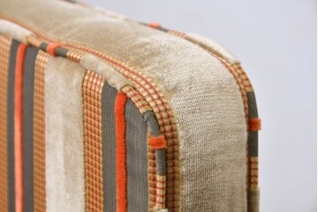 新古　展示品　超美品　特注オーダー品のレトロな一人掛けソファ　制作費約13万円　(R-088646)