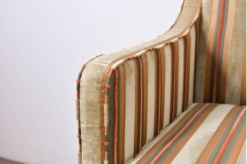 新古　展示品　超美品　特注オーダー品のレトロな一人掛けソファ　制作費約13万円　(R-088646)