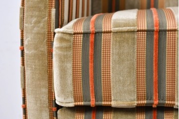 新古　展示品　超美品　特注オーダー品のレトロな一人掛けソファ　制作費約13万円　(R-088646)
