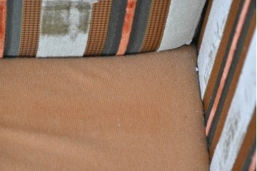 新古　展示品　超美品　特注オーダー品のレトロな一人掛けソファ　制作費約13万円　(R-088646)
