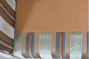 新古　展示品　超美品　特注オーダー品のレトロな一人掛けソファ　制作費約13万円　(R-088646)