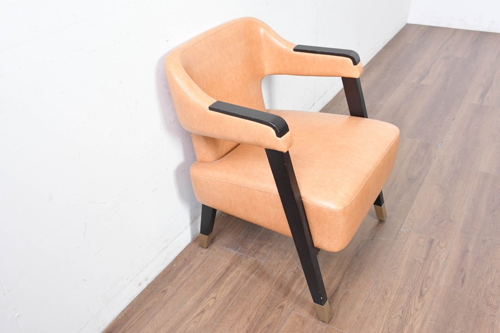 新古　展示品　特注オーダー品　フェイクレザーのアームチェア　制作費約12万円　※傷み有り　(R-088647)