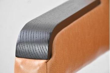 新古　展示品　特注オーダー品　フェイクレザーのアームチェア　制作費約12万円　※傷み有り　(R-088647)