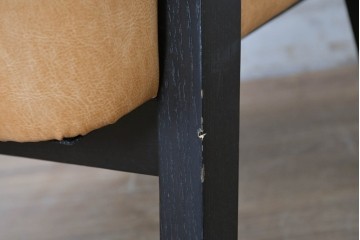新古　展示品　特注オーダー品　フェイクレザーのアームチェア　制作費約12万円　※傷み有り　(R-088647)