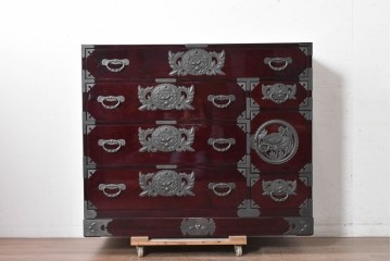 中古　美品　欅産業　仙台民芸箪笥(仙台箪笥)　木地呂漆塗り　高級ライン　漆塗り　艶のある木肌に牡丹金具が映える衣装箪笥　定価約100万円　(R-088650)