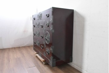 中古　美品　欅産業　仙台民芸箪笥(仙台箪笥)　木地呂漆塗り　高級ライン　漆塗り　艶のある木肌に牡丹金具が映える衣装箪笥　定価約100万円　(R-088650)