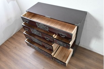 中古　美品　欅産業　仙台民芸箪笥(仙台箪笥)　木地呂漆塗り　高級ライン　漆塗り　艶のある木肌に牡丹金具が映える衣装箪笥　定価約100万円　(R-088650)