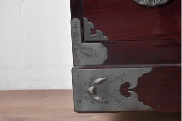 中古　美品　欅産業　仙台民芸箪笥(仙台箪笥)　木地呂漆塗り　高級ライン　漆塗り　艶のある木肌に牡丹金具が映える衣装箪笥　定価約100万円　(R-088650)