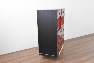 中古　超美品　漆塗り　総桐材　縦格子戸と黒金具が映える前朱水屋箪笥　定価約41万円　(R-088651)