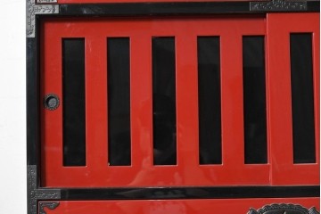 中古　超美品　漆塗り　総桐材　縦格子戸と黒金具が映える前朱水屋箪笥　定価約41万円　(R-088651)