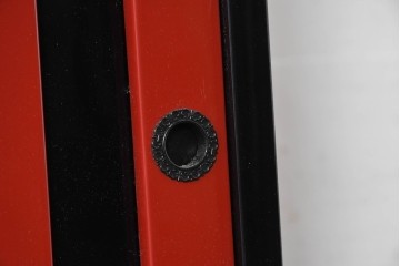 中古　超美品　漆塗り　総桐材　縦格子戸と黒金具が映える前朱水屋箪笥　定価約41万円　(R-088651)