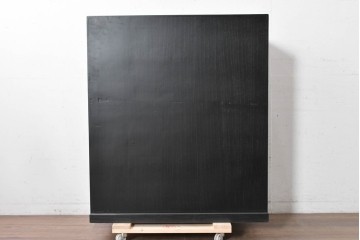 中古　超美品　漆塗り　総桐材　縦格子戸と黒金具が映える前朱水屋箪笥　定価約41万円　(R-088651)