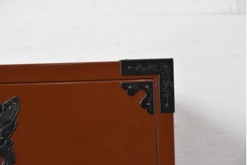 中古　仙台民芸箪笥(仙台箪笥)　朱塗り　漆塗り　高級ライン　重厚な牡丹金具が目を引く衣装箪笥　定価約60万円　(R-088652)