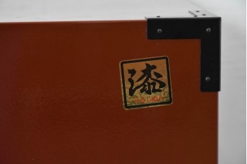 中古　仙台民芸箪笥(仙台箪笥)　朱塗り　漆塗り　高級ライン　重厚な牡丹金具が目を引く衣装箪笥　定価約60万円　(R-088652)
