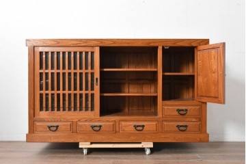 中古　美品　欅(ケヤキ)無垢材　美しい杢目と格子戸が上品な水屋箪笥サイドボード　(R-088653)