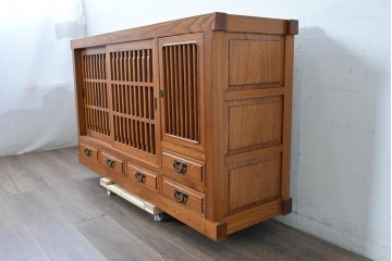 中古　美品　欅(ケヤキ)無垢材　美しい杢目と格子戸が上品な水屋箪笥サイドボード　(R-088653)