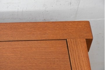 中古　美品　欅(ケヤキ)無垢材　美しい杢目と格子戸が上品な水屋箪笥サイドボード　(R-088653)