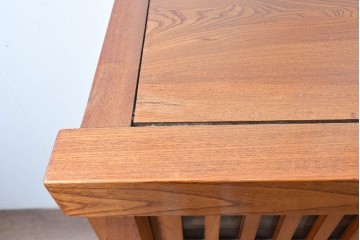 中古　美品　欅(ケヤキ)無垢材　美しい杢目と格子戸が上品な水屋箪笥サイドボード　(R-088653)