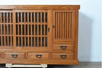 中古　美品　欅(ケヤキ)無垢材　美しい杢目と格子戸が上品な水屋箪笥サイドボード　(R-088653)