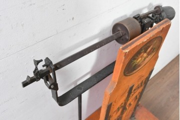 イギリスアンティーク　フルーツペイントが目を引く木製台はかり　※ディスプレイ用　(R-088657)