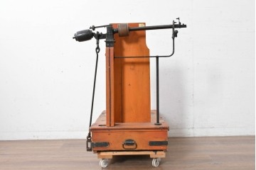 イギリスアンティーク　フルーツペイントが目を引く木製台はかり　※ディスプレイ用　(R-088657)