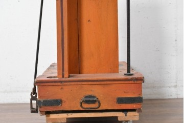 イギリスアンティーク　フルーツペイントが目を引く木製台はかり　※ディスプレイ用　(R-088657)