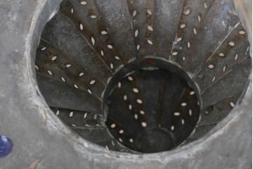 《引っ掛けシーリング式ペンダントライト加工費込み》　ヴィンテージ照明　モロッコ　真鍮製　色ガラス飾りと透かし装飾が美しい大型の吊り下げ照明　(R-088662)