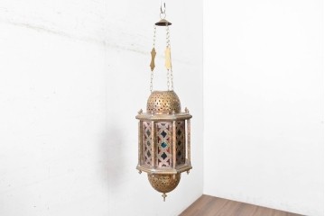 《引っ掛けシーリング式ペンダントライト加工費込み》　アラビアンヴィンテージ　工芸品　真鍮製　透かし細工が美しい色ガラス入り八角ペンダントライト　(R-088669)