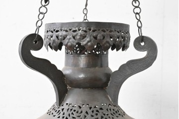 《引っ掛けシーリング式ペンダントライト加工費込み》　ヴィンテージ雑貨　モロッコ　透かし装飾と色ガラスの飾りが目を引く真鍮製吊り下げ照明　(R-088673)
