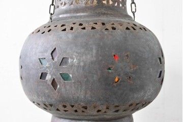 《引っ掛けシーリング式ペンダントライト加工費込み》　ヴィンテージ雑貨　モロッコ　真鍮製　色ガラスと透かし装飾が異国情緒を添える吊り下げ照明　(R-088675)