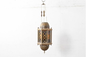 《引っ掛けシーリング式ペンダントライト加工費込み》　アラビアンヴィンテージ　工芸品　真鍮製　優美な透かし細工を施した色ガラス入り八角ペンダントライト　(R-088679)