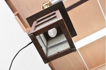 和製ヴィンテージ　ダイヤガラス入り　古民家風や和モダンの空間づくりにもおすすめの吊り灯籠　(R-088688)
