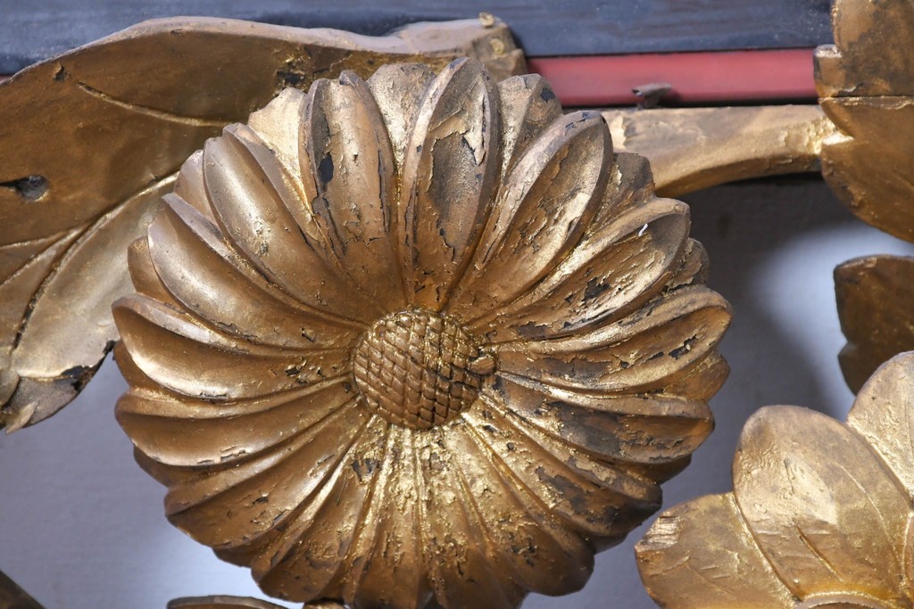 アンティーク建具　江戸から明治期　仏教美術　金色の菊の図柄が華やかな古いお寺の欄間1枚　(R-088701)