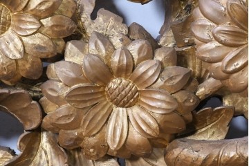 アンティーク建具　江戸から明治期　仏教美術　金色の菊の図柄が華やかな古いお寺の欄間1枚　(R-088701)