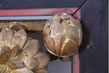 アンティーク建具　江戸から明治期　仏教美術　金色の菊の図柄が華やかな古いお寺の欄間1枚　(R-088701)