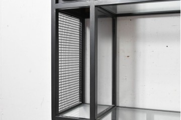 和製ヴィンテージ　激レア希少!!　YAMAGIWA(ヤマギワ)　2羽の小鳥が描かれたやわらかな木部とブラックフレームの対比が印象的な照明付きディスプレイラック　(R-088707)