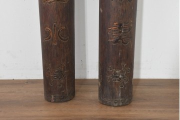 中国ヴィンテージ　アンティーク調　彫刻文字と雷文がオリエンタルな雰囲気を醸し出す対聯(ついれん)1対セット　(R-088718)