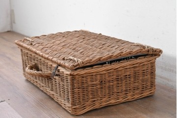 【簡易リペア限定品】　イギリスアンティーク　ラタンで丁寧に編み上げられたナチュラルなピクニックバスケット　(R-088722)